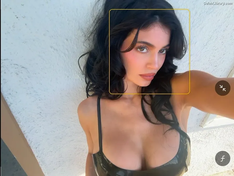 Kylie Jenner photo 23 of 4071