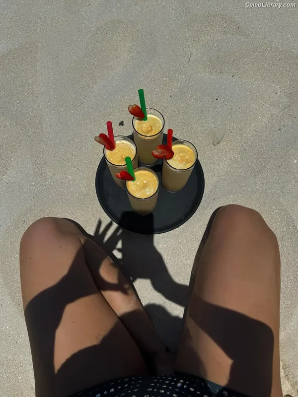 Kylie Jenner photo 24 of 4071
