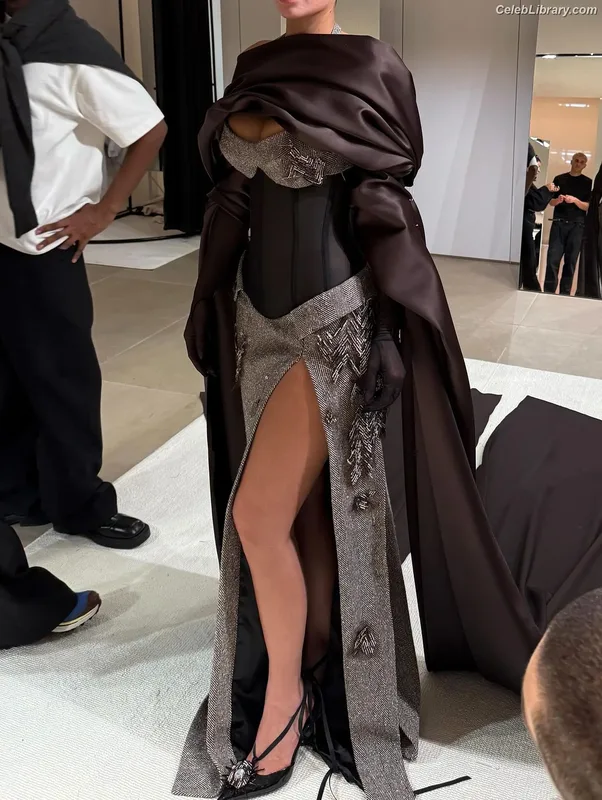 Kylie Jenner photo 16 of 4071