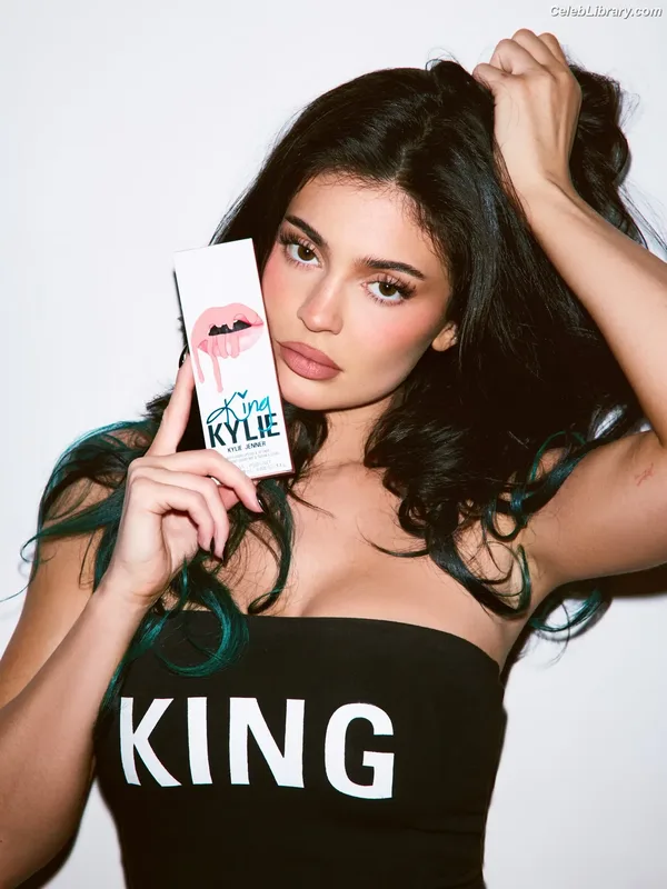 Kylie Jenner photo 5 of 4071