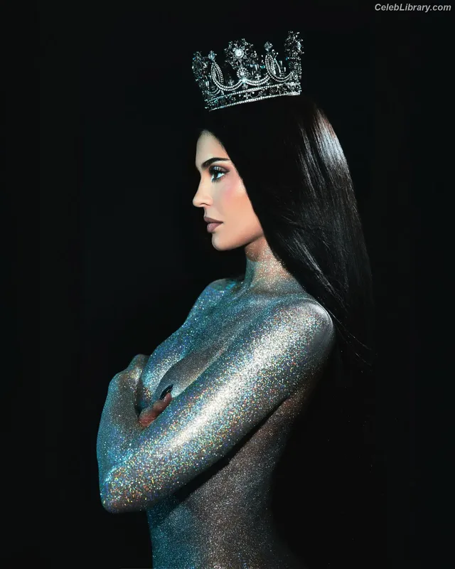 Kylie Jenner photo 2 of 4071