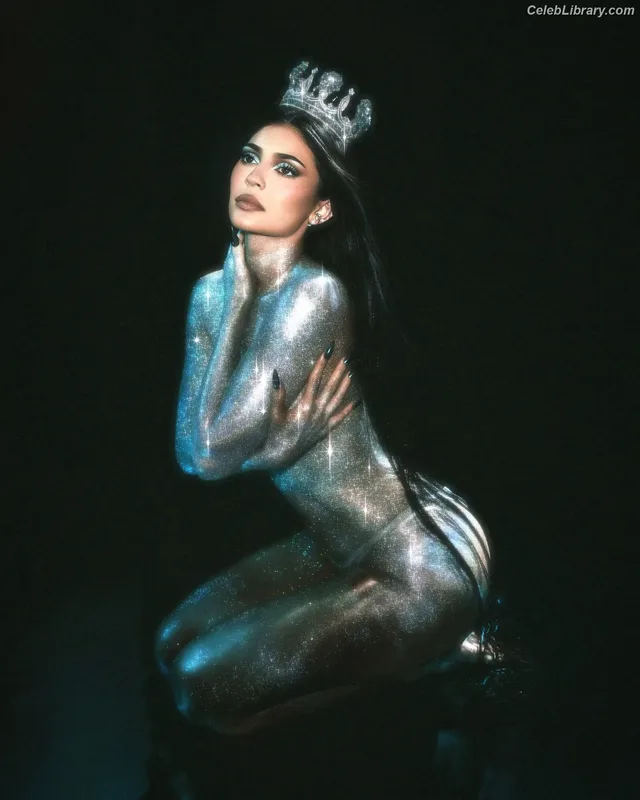 Kylie Jenner photo 4 of 4071