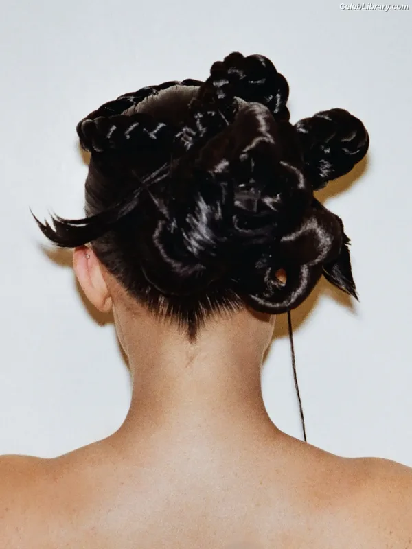 Kylie Jenner photo 22 of 4071