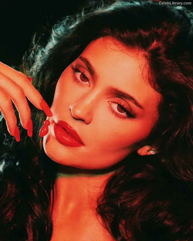 Kylie Jenner photo 13 of 4071