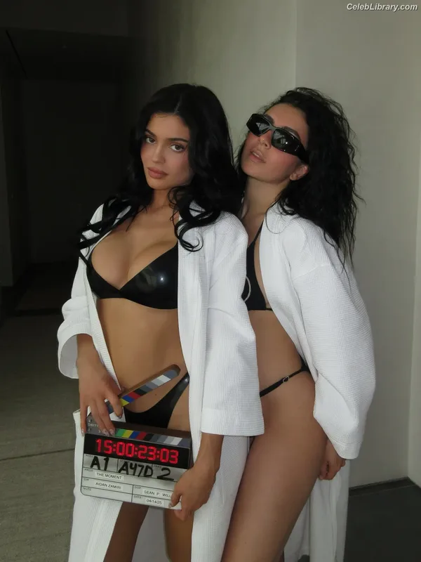 Kylie Jenner photo 14 of 4071