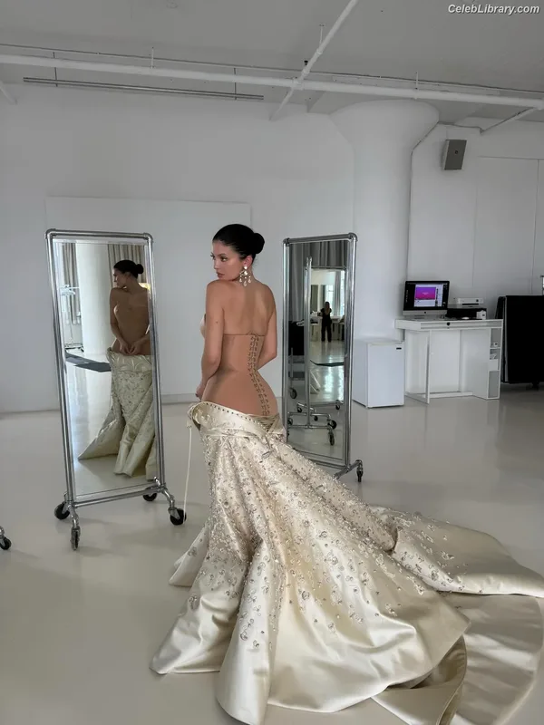 Kylie Jenner photo 6 of 4071