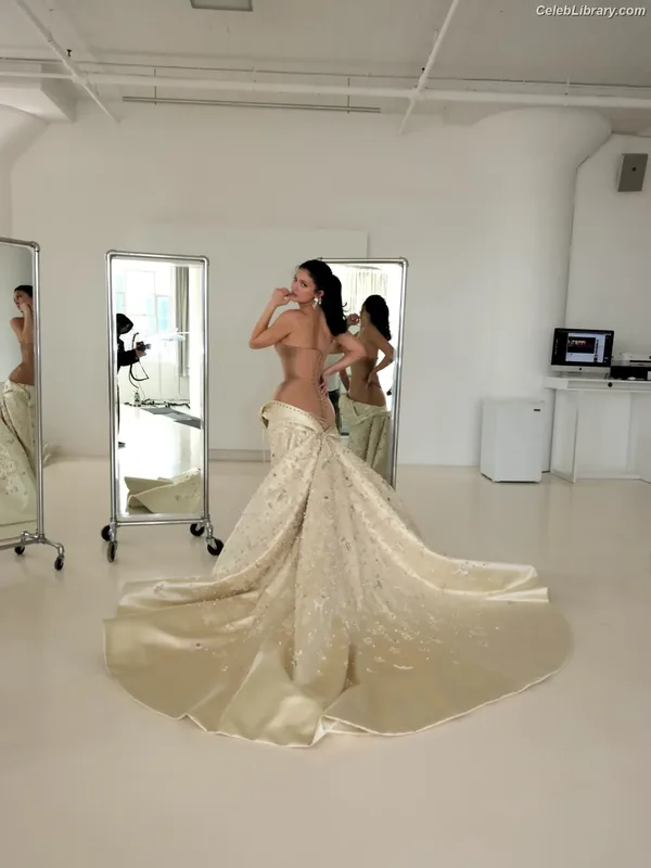 Kylie Jenner photo 8 of 4071