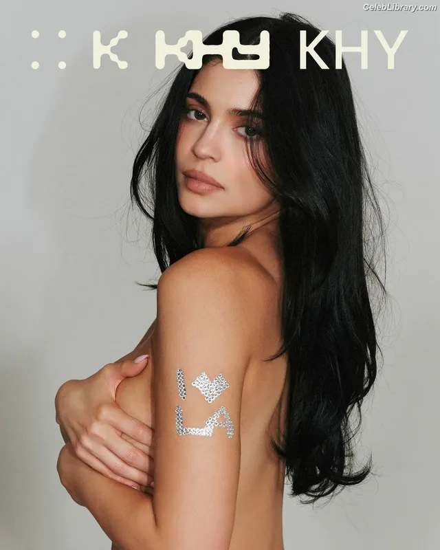 Kylie Jenner photo 15 of 4071