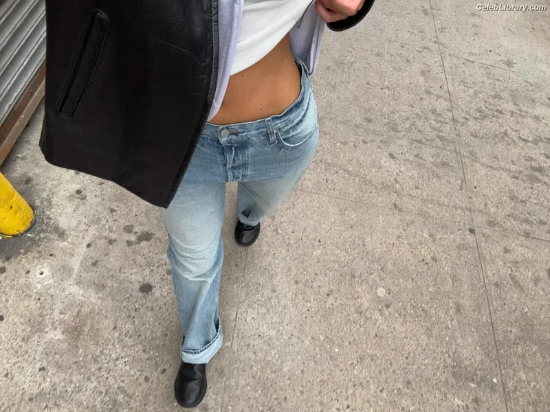 Kylie Jenner photo 2 of 4071