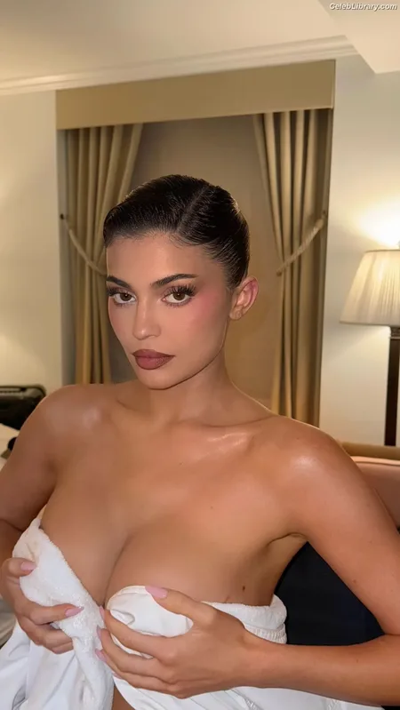 Kylie Jenner photo 7 of 4071