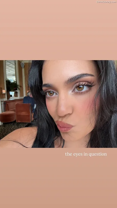 Kylie Jenner photo 16 of 4071