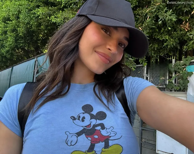 Kylie Jenner photo 9 of 4071