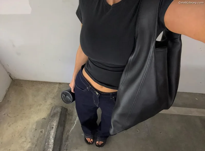 Kylie Jenner photo 12 of 4071