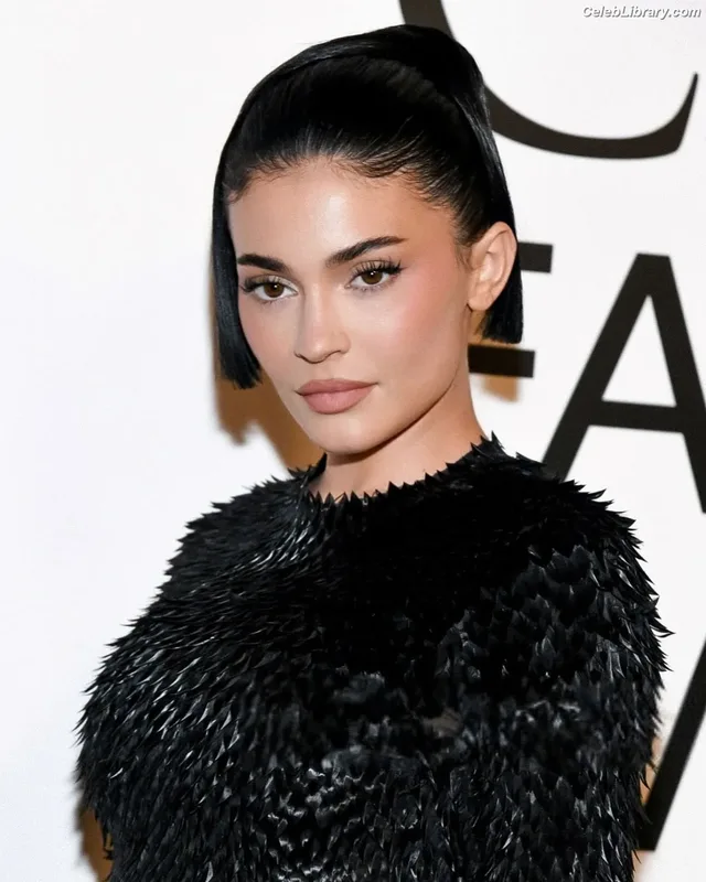 Kylie Jenner photo 23 of 4071