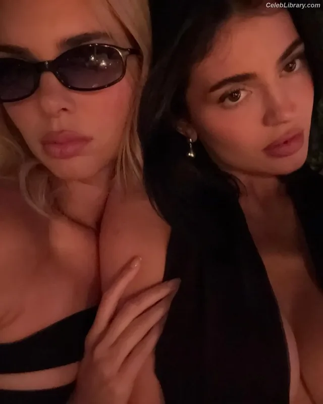 Kylie Jenner photo 9 of 4071