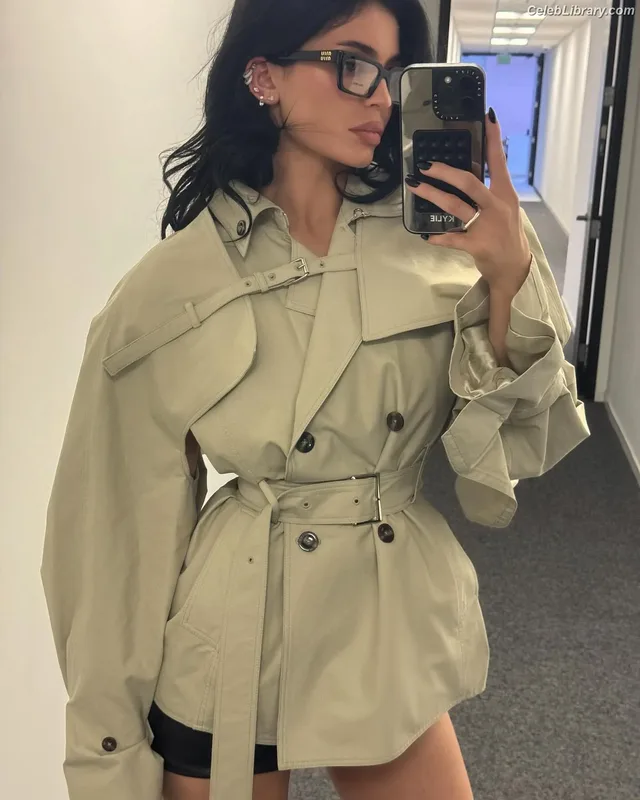 Kylie Jenner photo 17 of 4071