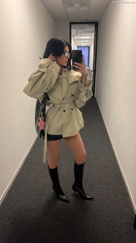Kylie Jenner photo 19 of 4071