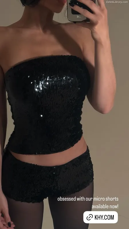 Kylie Jenner photo 6 of 4071