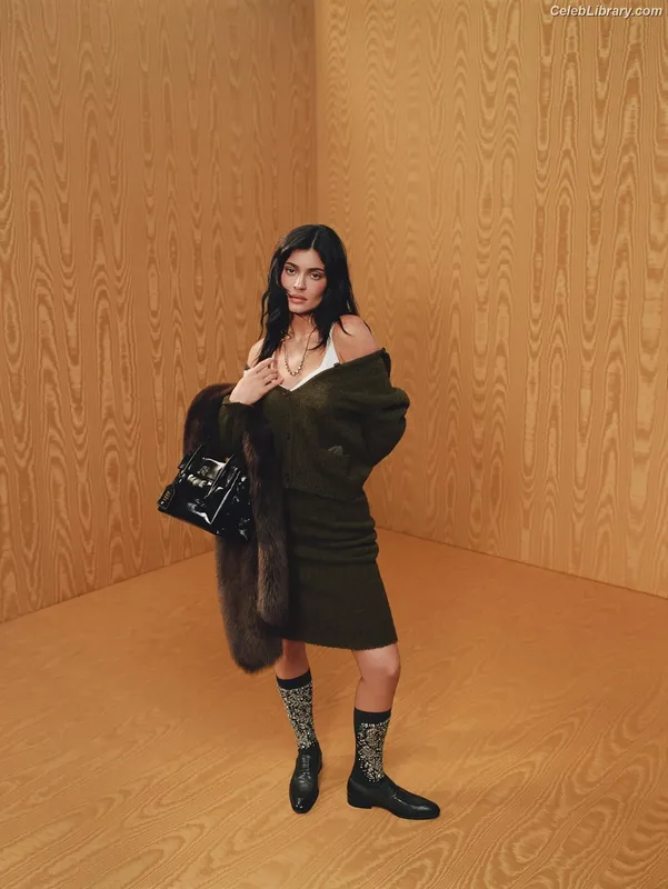 Kylie Jenner photo 24 of 4071
