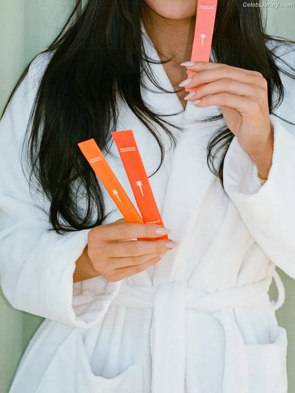 Kylie Jenner photo 6 of 4071