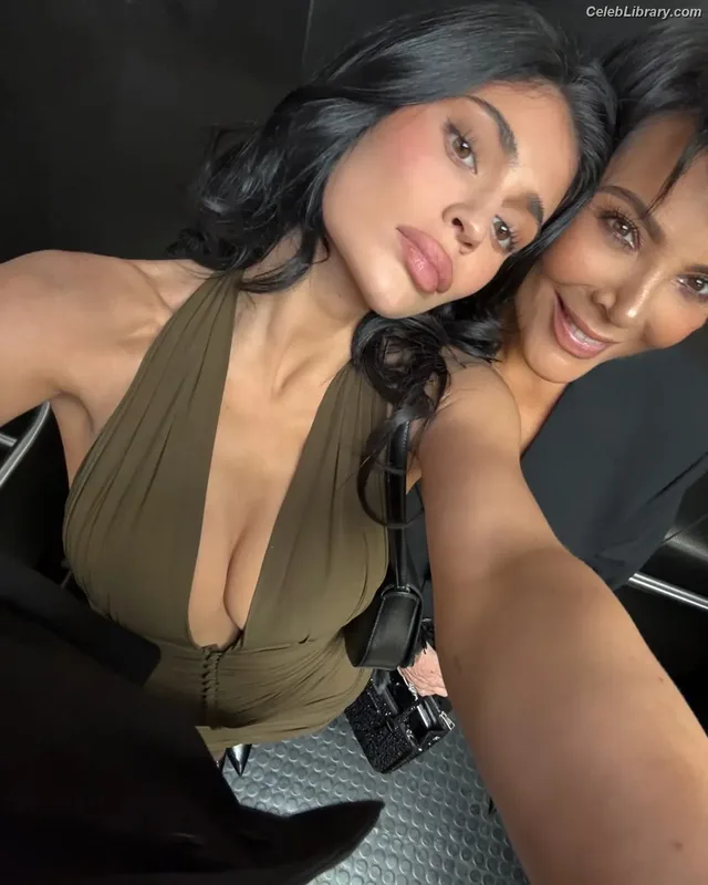 Kylie Jenner photo 9 of 4071