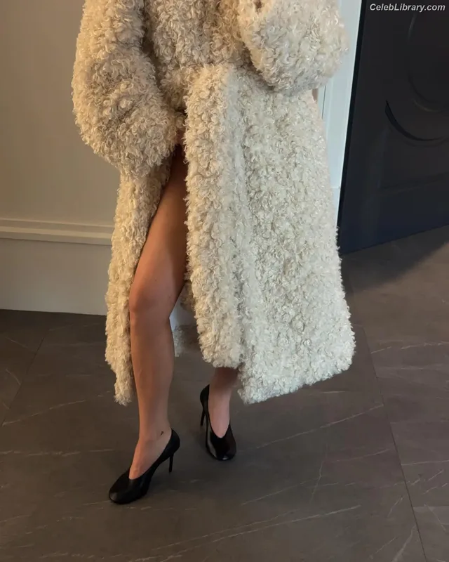 Kylie Jenner photo 15 of 4071