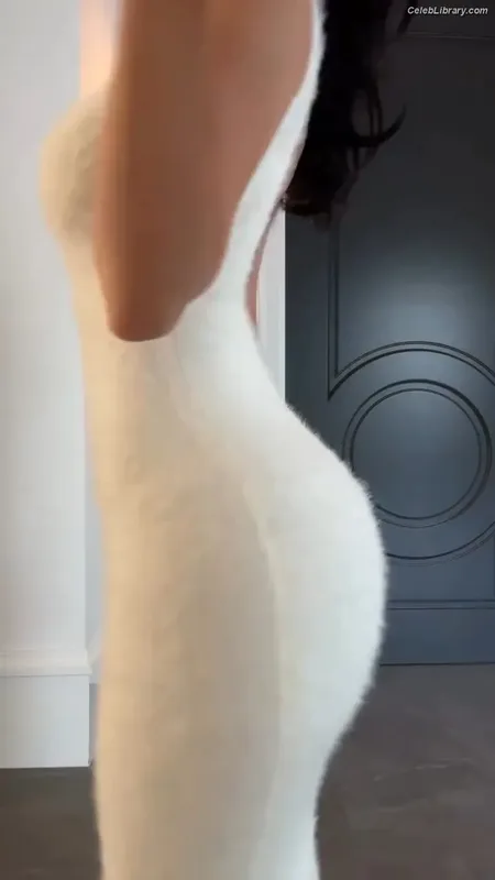 Kylie Jenner photo 22 of 4071