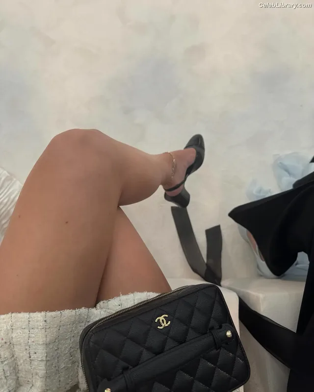 Kylie Jenner photo 6 of 4071