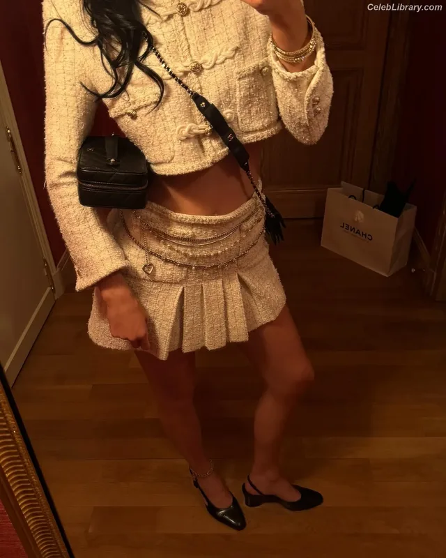 Kylie Jenner photo 15 of 4071