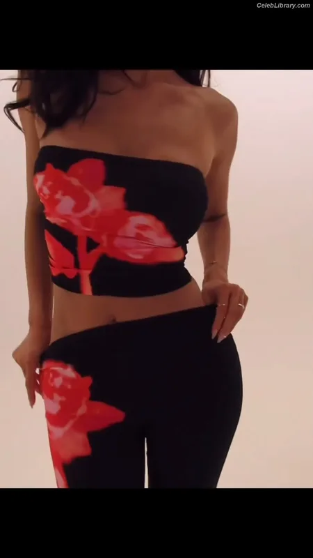 Kylie Jenner photo 13 of 4071