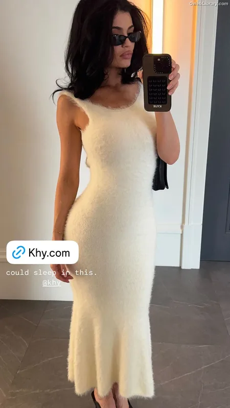 Kylie Jenner photo 8 of 4071