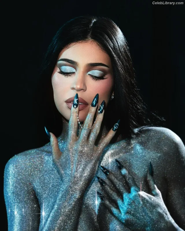 Kylie Jenner photo 6 of 4071