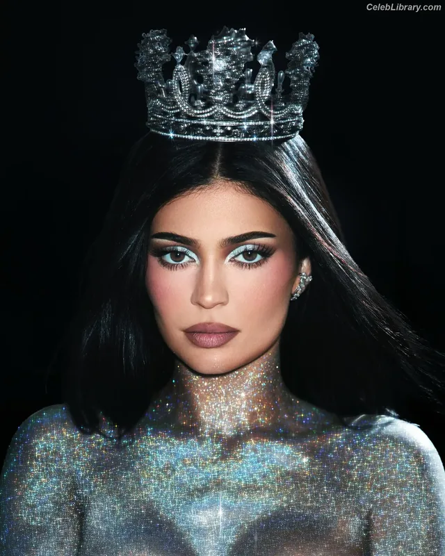 Kylie Jenner photo 7 of 4071