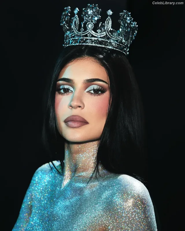 Kylie Jenner photo 8 of 4071