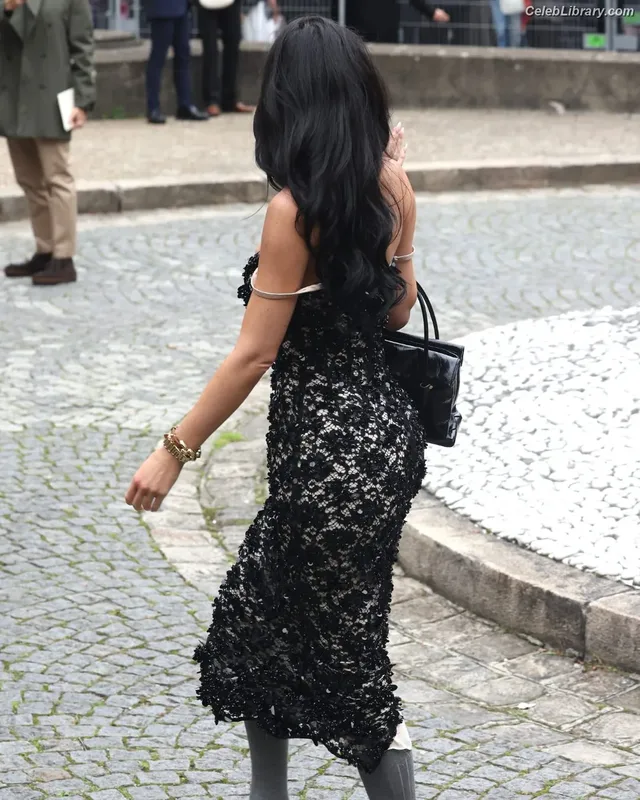 Kylie Jenner photo 16 of 4071