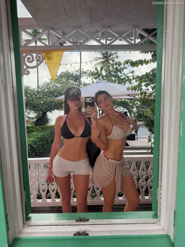 Kylie Jenner photo 6 of 4071