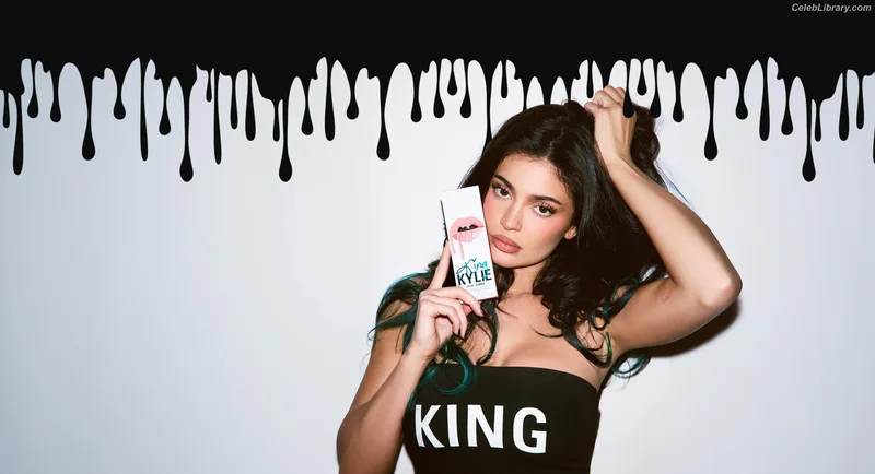 Kylie Jenner photo 7 of 4071