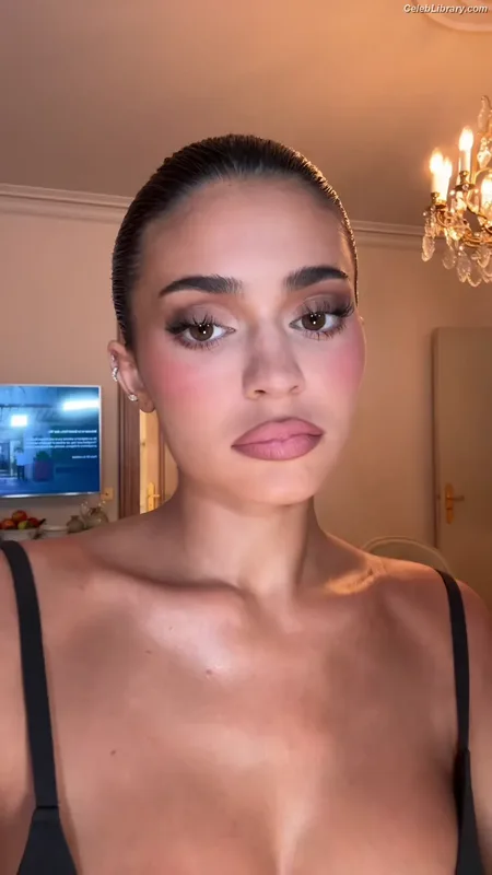Kylie Jenner photo 19 of 4071