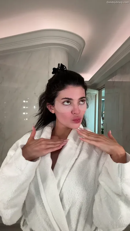 Kylie Jenner photo 23 of 4071