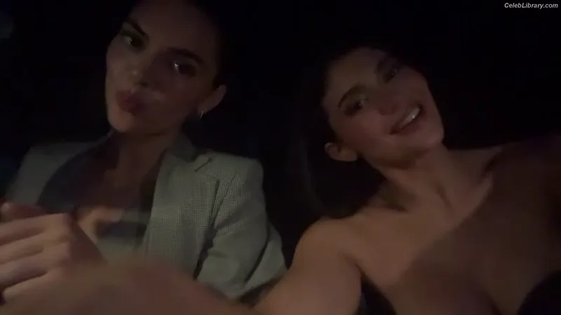 Kylie Jenner photo 20 of 4071