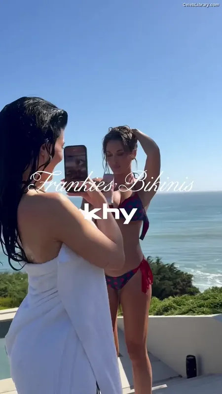 Kylie Jenner photo 12 of 4071