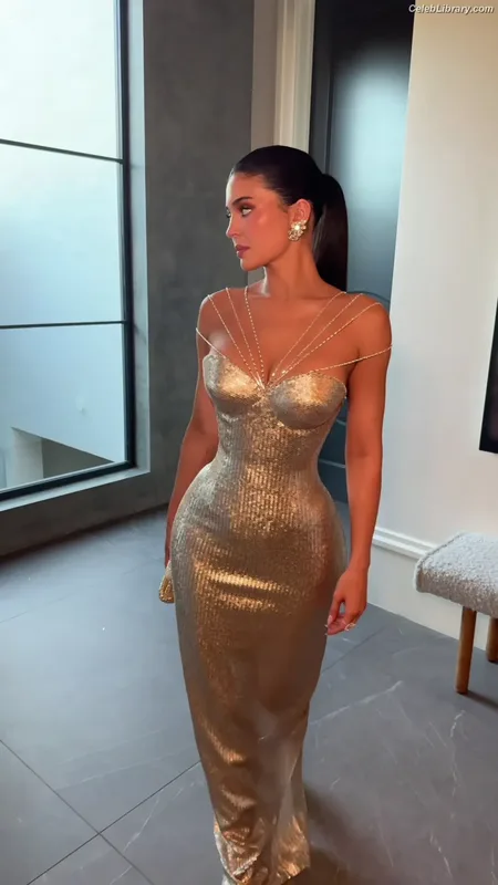 Kylie Jenner photo 21 of 4071