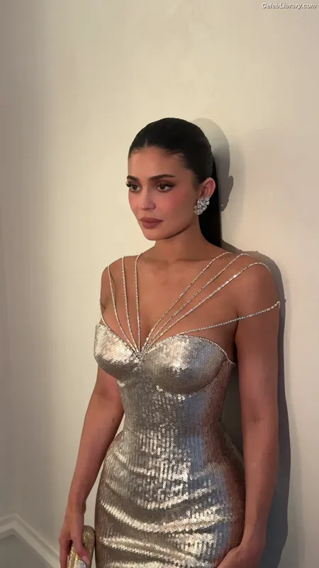 Kylie Jenner photo 5 of 4071