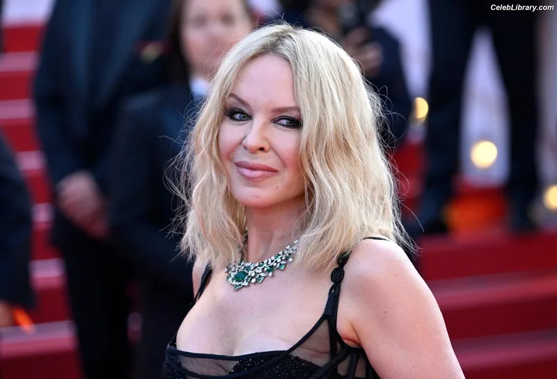 Kylie Minogue photo 12 of 174
