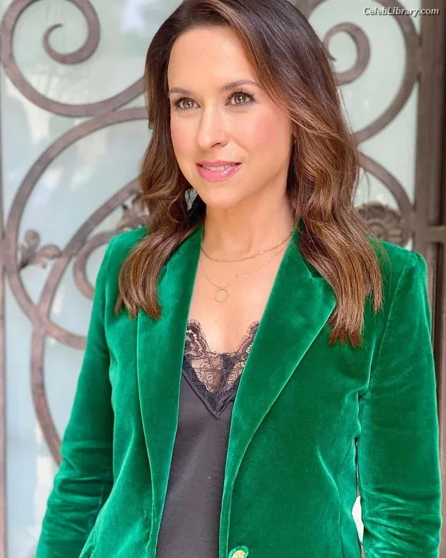 Lacey Chabert photo 10 of 39