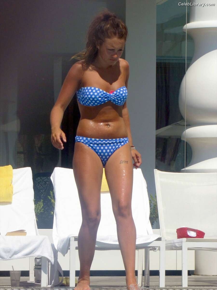 Lacey Turner photo 9 of 18