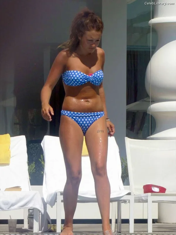 Lacey Turner photo 9 of 18