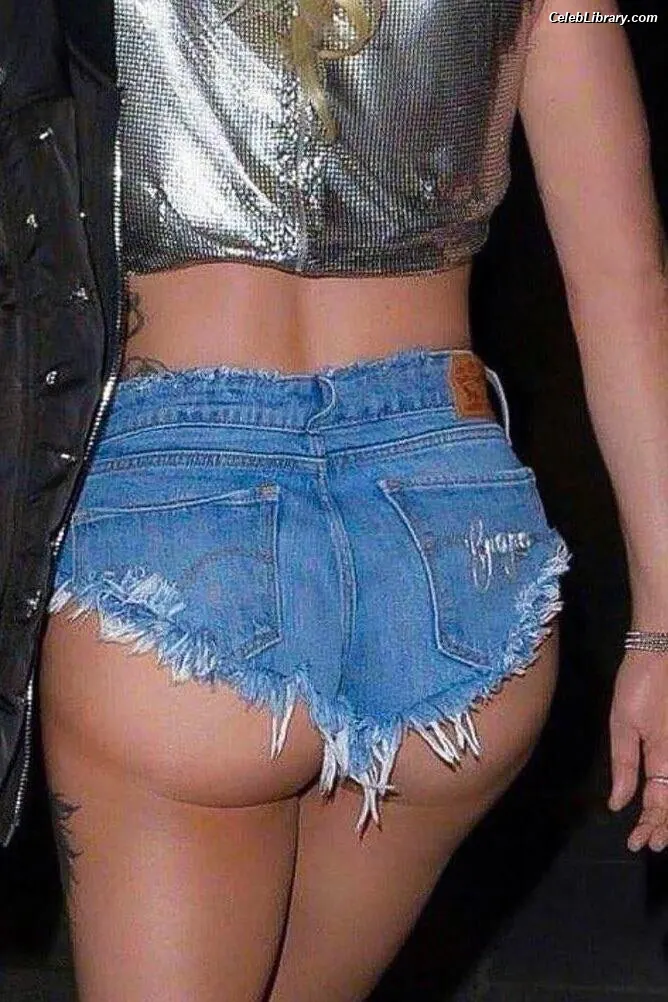 Lady Gaga photo 3 of 3664
