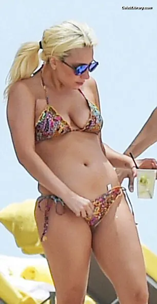 Lady Gaga photo 3 of 3664