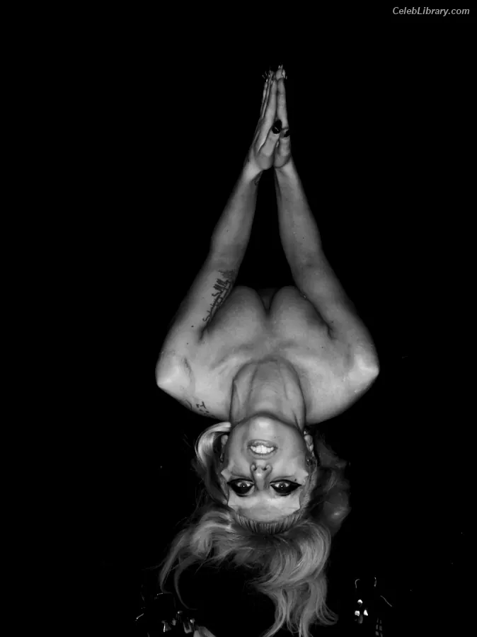 Lady Gaga photo 3 of 3664